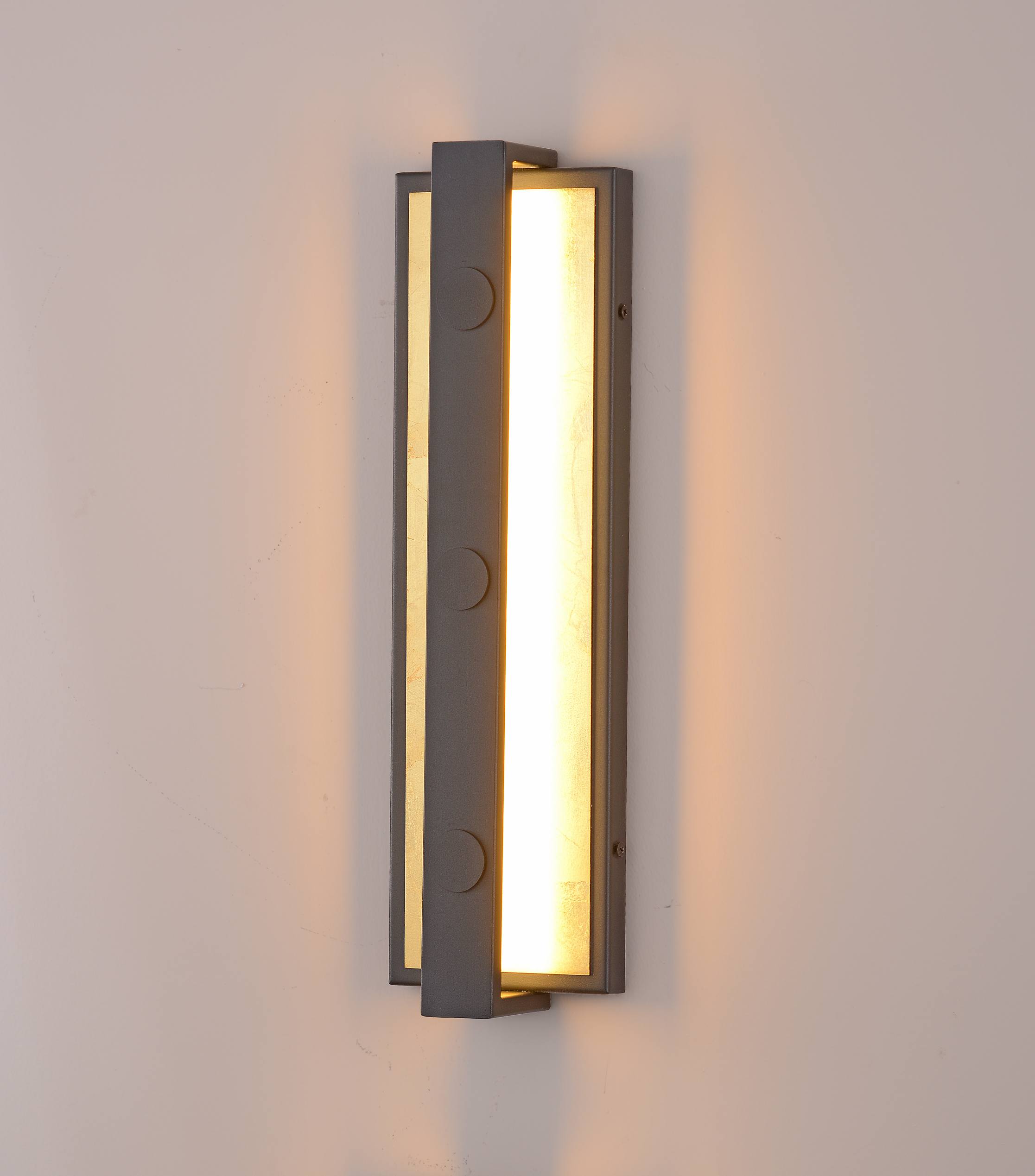 Vertikal guld-folie metall vägglampa
